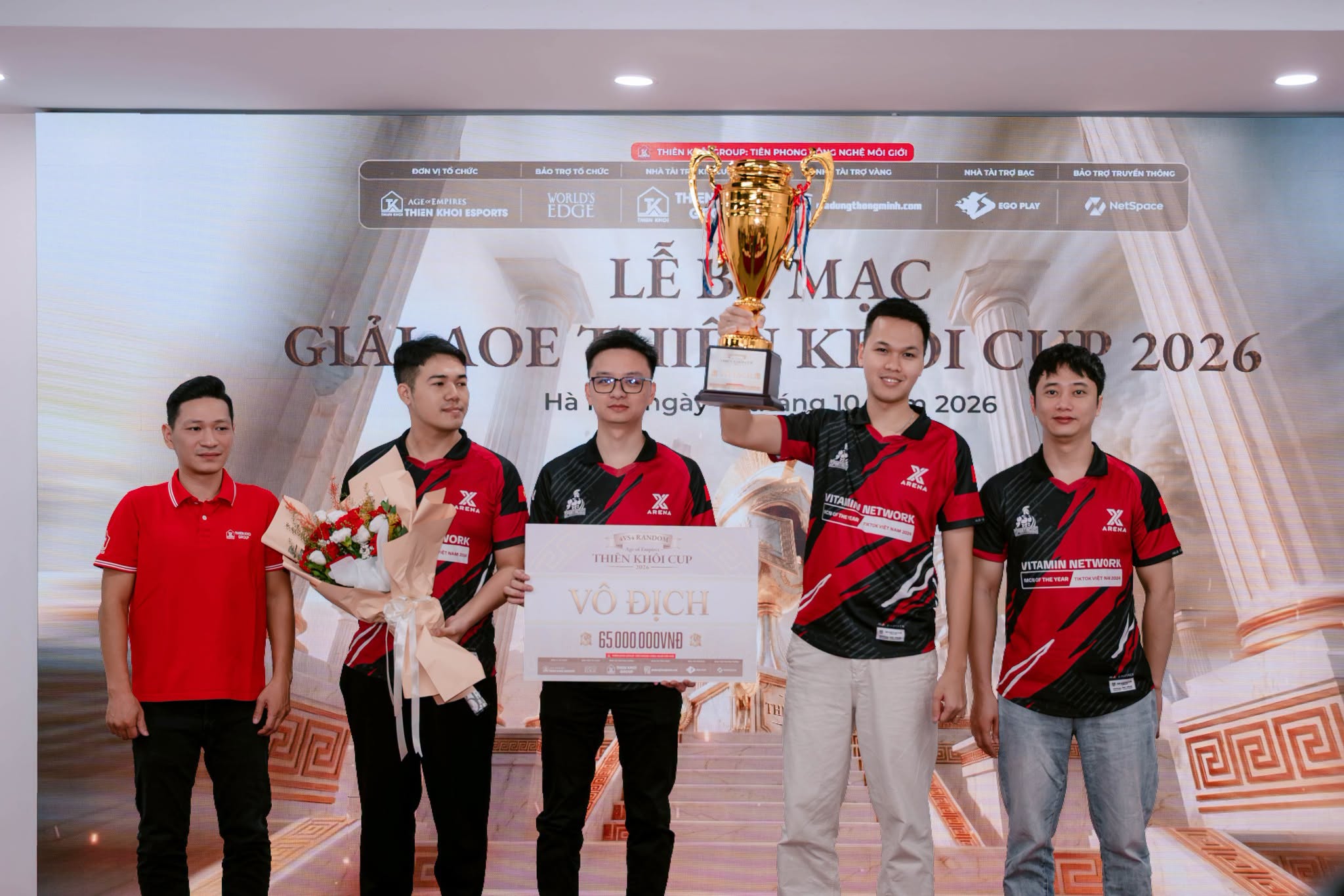 Spartacus Gaming vô địch 4vs4 Random: Ngày hoàng đế trở về nhà