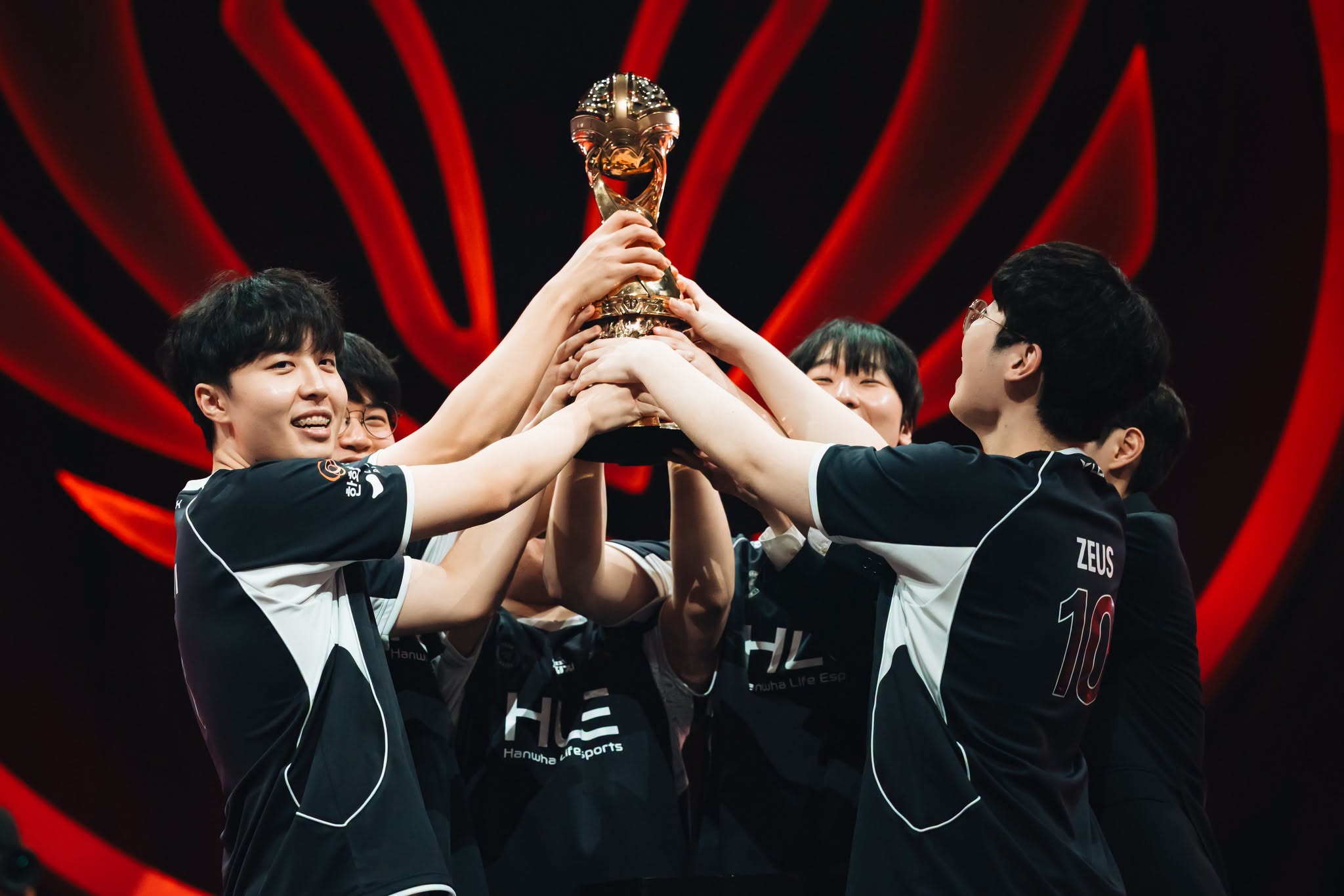 Kết quả MSI 2026 mới nhất: HLE lần đầu tiên giành chức vô địch MSI